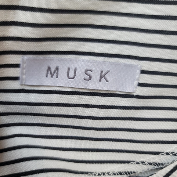 MUSK STRIPED CREWNECK SHORT SLEEVE PLATED WAIST TOP WOMEN'S SIZE MEDIUM - Picture 8 of 16